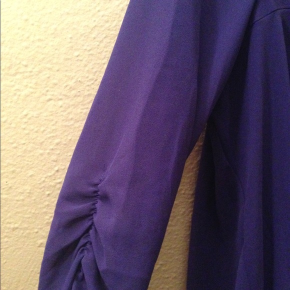 Small material girl top with cut out back - Picture 4 of 6